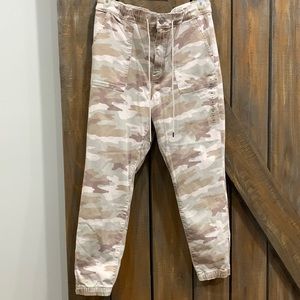 NWT- Ladies American Eagle Jegging Jogger